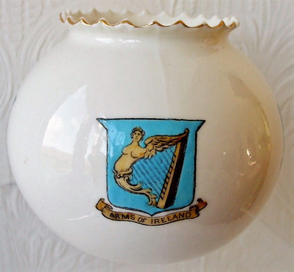antique wh goss fairy ball vase crinkle top arms of ireland dublin badge of ireland trinity college dublin