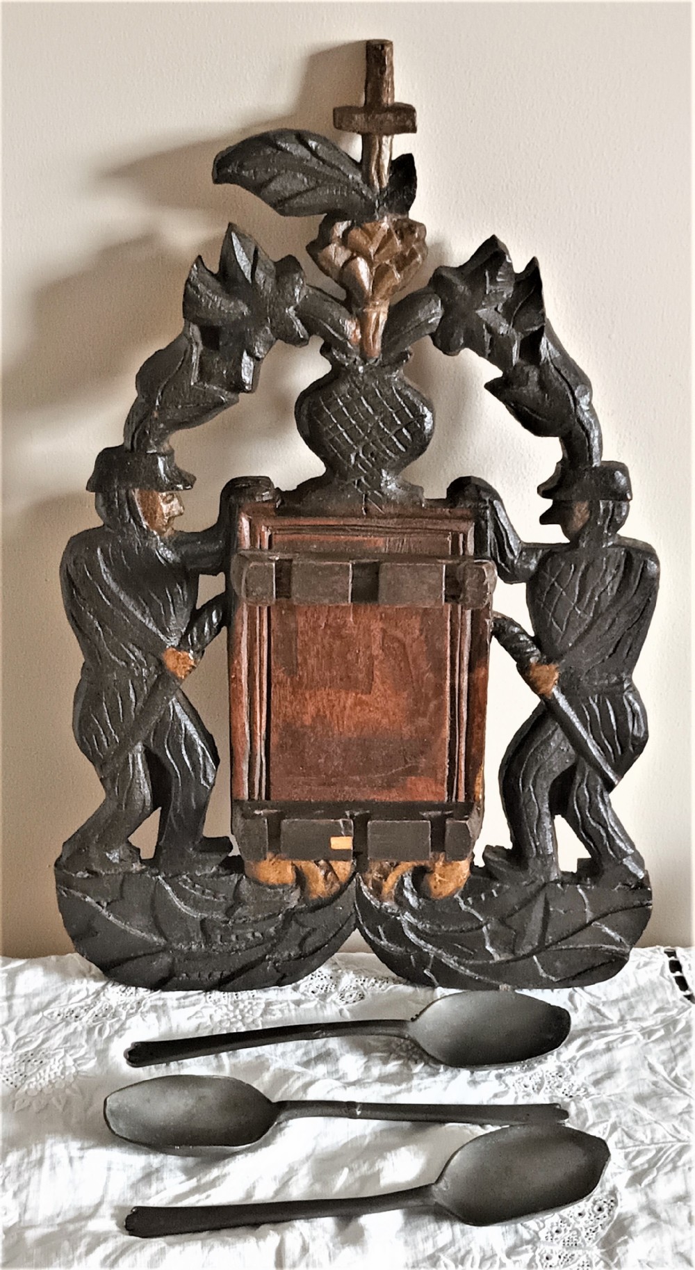 antique georgian oak spoon rack with 3 pewter trefid spoons
